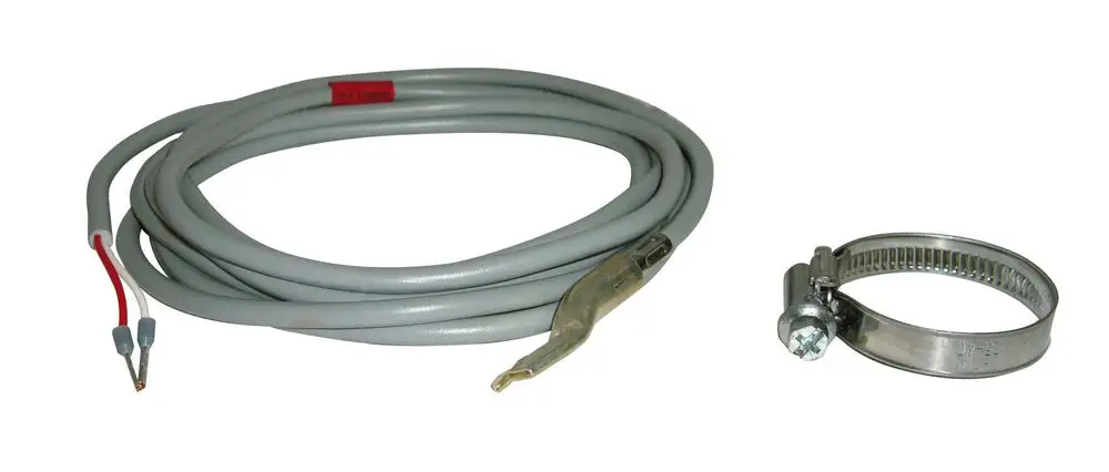 Schlauch mit elektrischen Anschlüssen und einer Klemmvorrichtung, geeignet für Heizsysteme von Remeha, um Temperaturmessungen im Rücklauf durchzuführen.